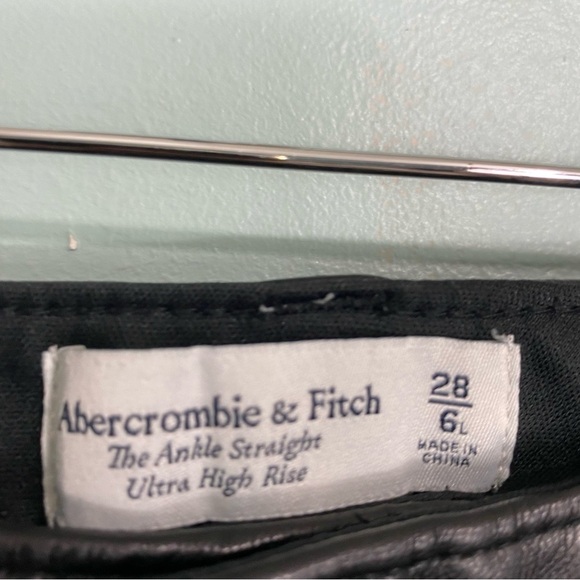 Abercrombie & Fitch The Ankle Straight Ultra High Rise Faux Leather Black 6 Long - Picture 2 of 7